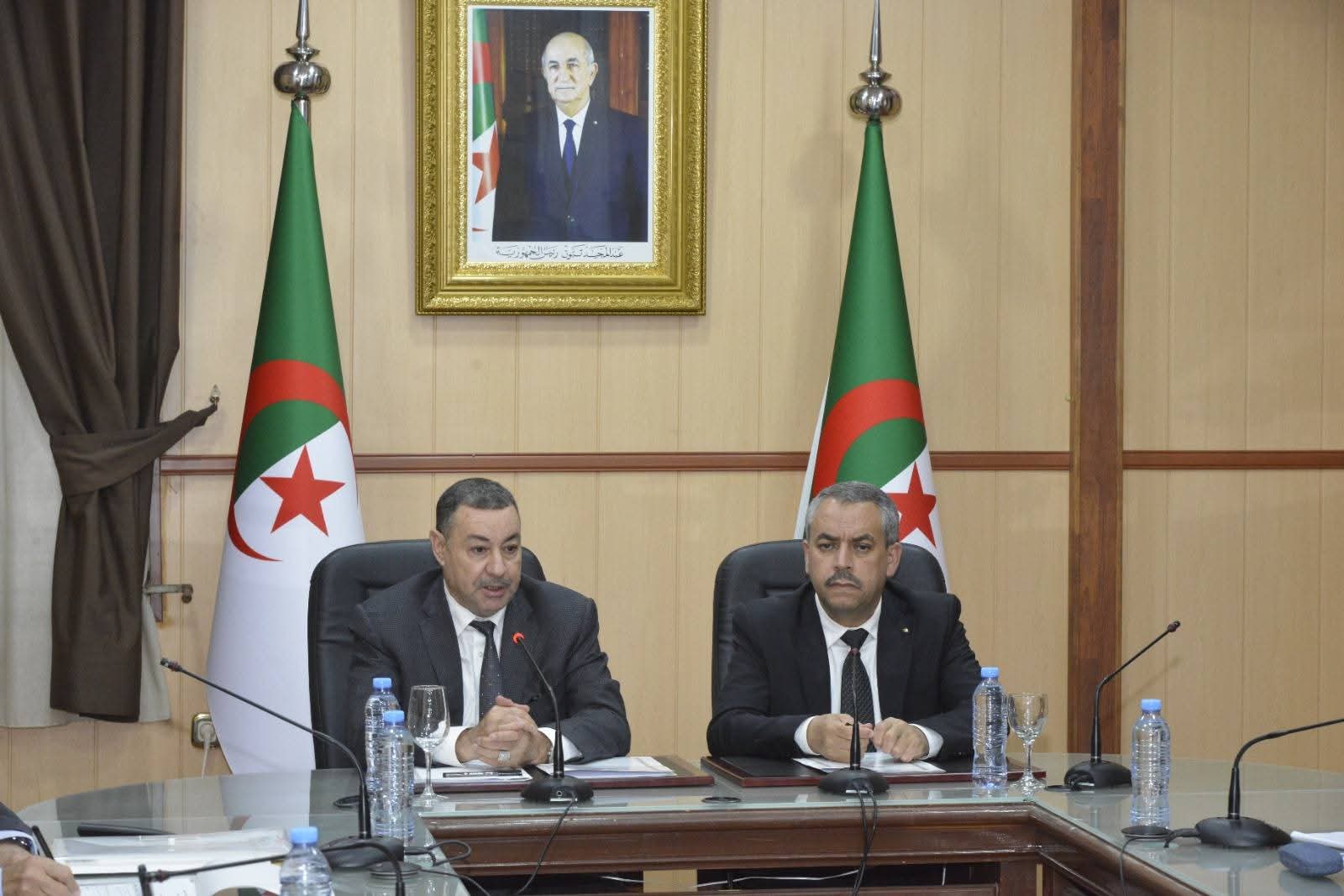 السيدان وزير التربية الوطنية ووزير الداخلية ” يوجهان أعضاء اللجنة الى حصر الصعوبات التى تعترض السير الحسن للمدارس الابتدائية والخروج بمقترحات تتضمن الآليات الكفيلة بضمان نقل تسييرها بصفة جزئية وعلى مراحل وبصفة استعجالية “